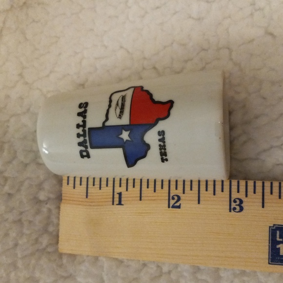 Vintage Dallas Texas State Flag Salt and Pepper Shaker Set Made in Taiwan - Picture 6 of 6